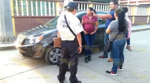 Pareja en motocicleta es impactada por particular en Tuxpan Pareja en motocicleta es impactada por particular en Tuxpan