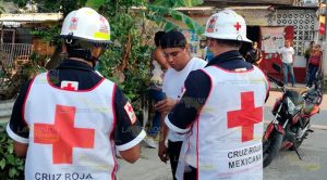 Pareja en motocicleta es impactada por particular en Tuxpan Pareja en motocicleta es impactada por particular en Tuxpan