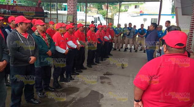 Personal de Bomberos y Protección Civil de Tuxpan piden mejoras Personal de Bomberos y Protección Civil de Tuxpan piden mejoras