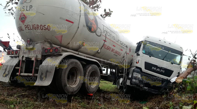 Pipa se accidenta en la Tuxpan - Poza Rica
