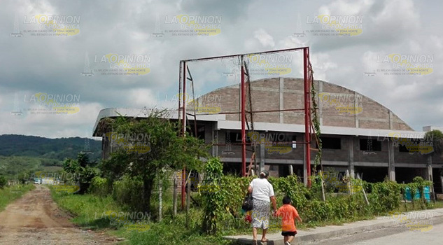 Predios abandonados dificultan combate al dengue en Naranjos Predios abandonados dificultan combate al dengue en Naranjos