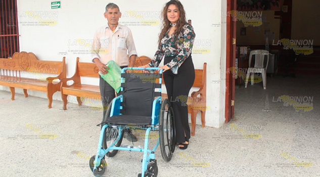 Presidenta del DIF Espinal, entregó la primera silla de ruedas del año Presidenta del DIF Espinal, entregó la primera silla de ruedas del año