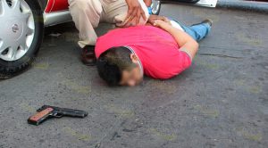 Presunto ladrón intenta huir y se lesiona con su propia arma Presunto ladrón intenta huir y se lesiona con su propia arma