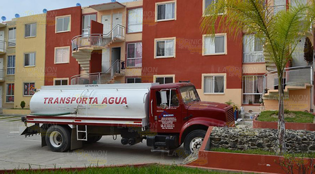 Se resisten a pagar agua en Casas Geo de Coatzintla Se resisten a pagar agua en Casas Geo de Coatzintla