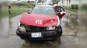 3 heridos en choque de taxi en Tuxpan