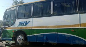 Se accidenta autobús de TRV cerca de Vega de Alatorre