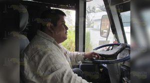 Sin seguro para viajeros, entregan boletos antiquísimos en Tihuatlán