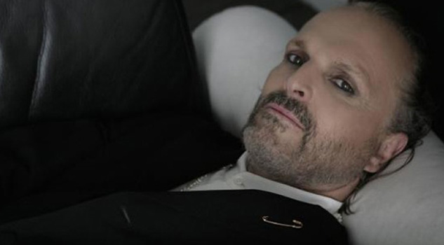 Miguel Bosé pasea con su mamá por la Ciudad de México
