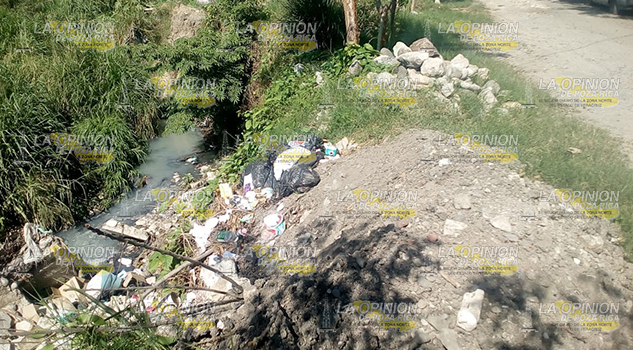 Protestan colonos de la Cárdenas en Cerro Azul