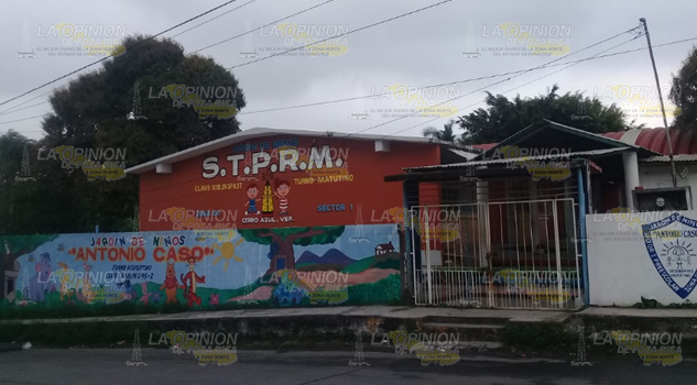 Grupo delictivo coloca manta en kínder de Cerro Azul; suspenden clases
