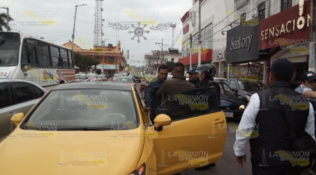 Cafre del volante atropella a oficial de tránsito en Martínez de la Torre