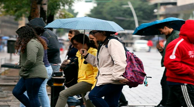 Frente frío dejará lluvias en algunos estados; prevén calor en otros