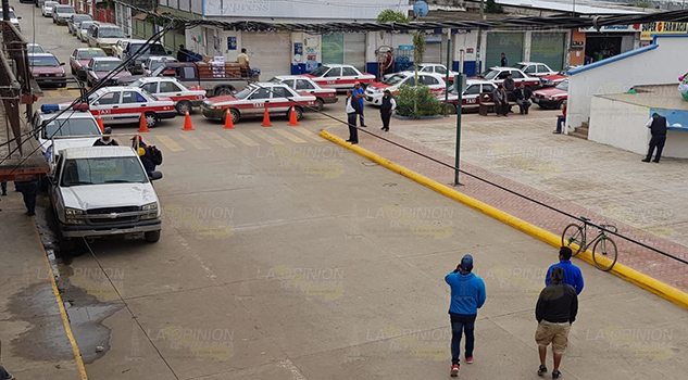 Descartan taxistas alza en el pasaje