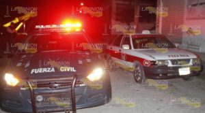 Hallan taxi desvalijado y con huellas de violencia el la colonia Villas de las Flores