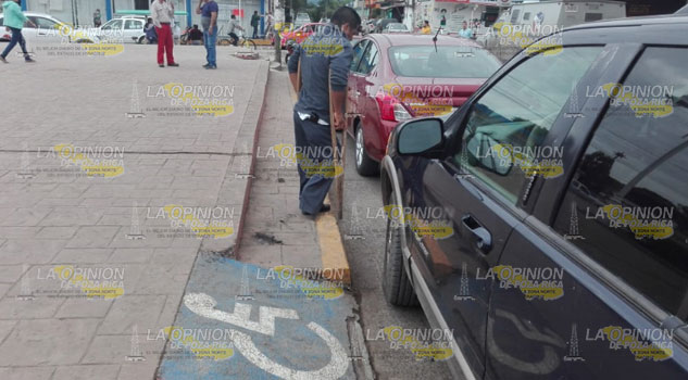 Sin respeto por rampas de acceso para discapacitados en Naranjos
