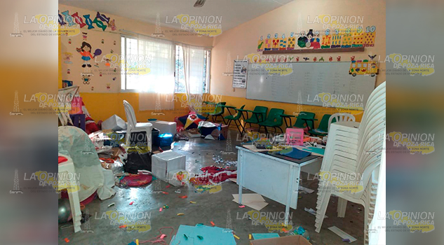 Reclaman apoyo total en la primaria Carmen Serdán, fue atracada antes del 7 de enero
