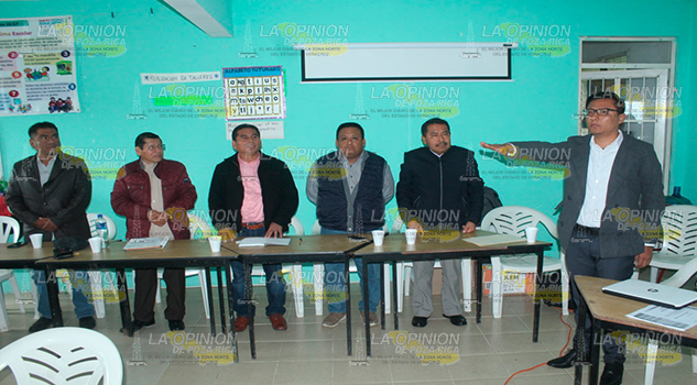 Director de educación indígena de Xalapa, nombra supervisor en Espinal