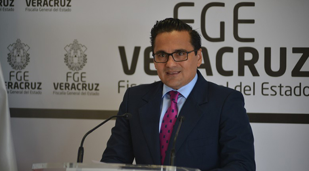 El fiscal de Veracruz recurre a la justicia para aferrarse al cargo