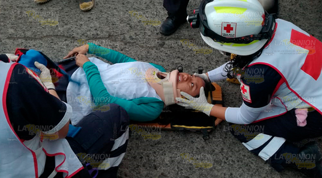 Autobús cae a un barranco en el kilómetro 15 de la carretera Tuxpan-Tampico