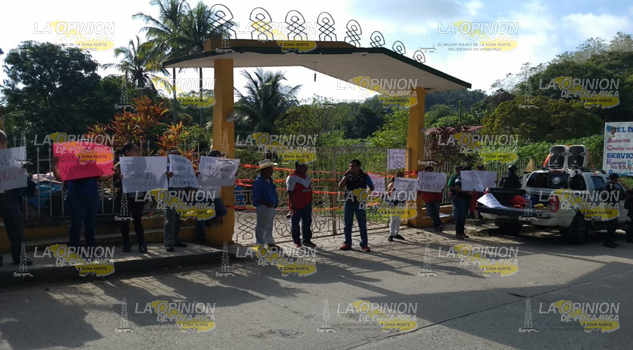 Toman las instalaciones de la fiscalía en Papantla