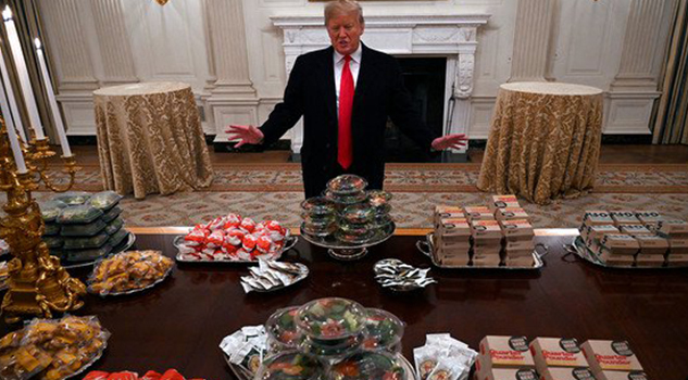 ¿De lujo? Ajá, sí... La polémica cena de Donald Trump a jugadores de futbol americano