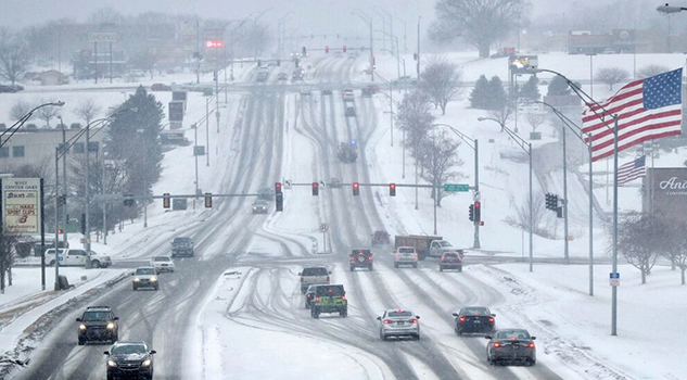 Nevadas en EU obligan a cerrar escuelas y aeropuertos