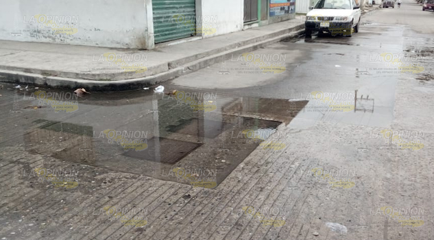 Se desperdicia el agua potable en la colonia Ejidal de Martínez de la Torre