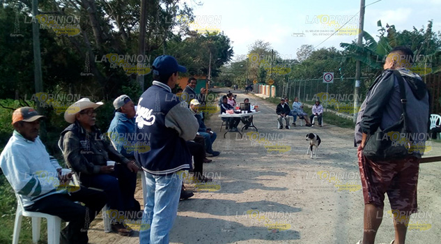 Continúa bloqueo en Miahuapan, no ha habido acuerdos Continúa bloqueo en Miahuapan, no ha habido acuerdos