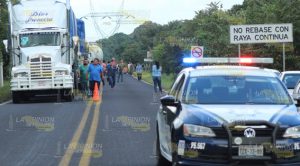 Vuelca autobús: mueren dos y veinticinco resultan lesionados