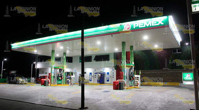 Atracan gasolinera, dos Oxxos y una casa habitación