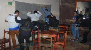 Revisan bares y cantinas en Papantla