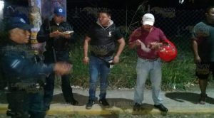 Por estacionarse en sentido contrario atropella a motociclista