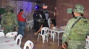 Revisan bares y cantinas en Papantla