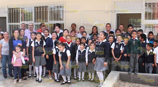El ayuntamiento de Venustiano Carranza inauguró y entregó obra de la escuela primaria Benito Juárez