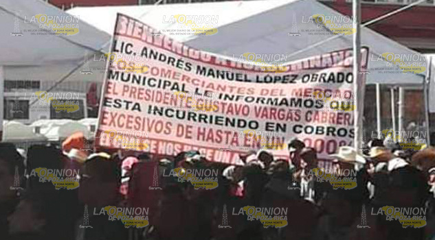Ciudadanos se manifiestan contra alcalde de Huachinango