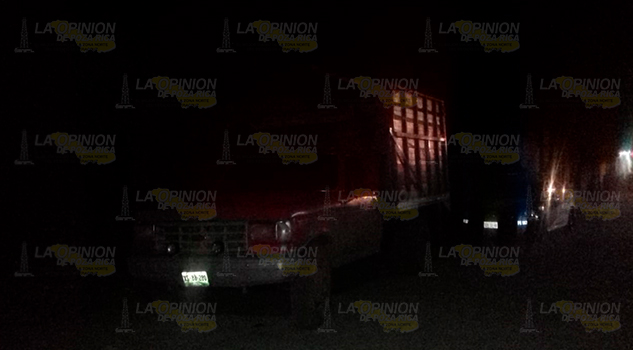 Abandonan camioneta con mil litros de hidrocarburo en Venustiano Carranza