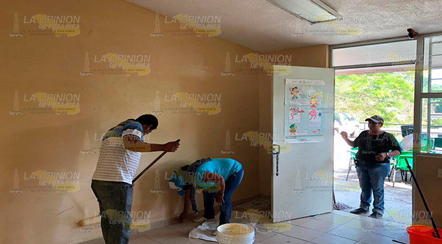 En la zona rural dan mantenimiento a escuelas