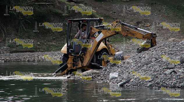 Iniciaron los trabajos de dragado en el Río Cazones
