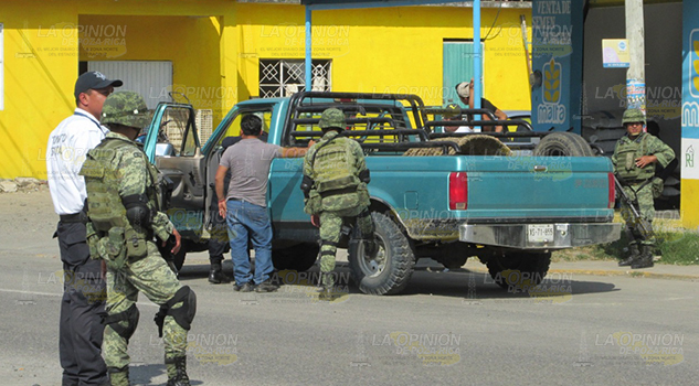 Elementos del ejercito, policía municipal y estatal montan operativo en Tihuatlán