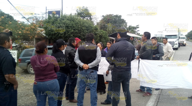 Sin iniciar trabajos de rehabilitación, bloquean la autopista Poza Rica-Tihuatlán