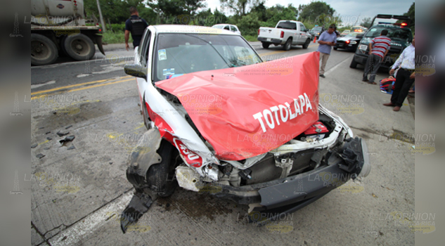 Cinco personas lesionadas en brutal choque en la carretera Tihuatlán-Poza Rica