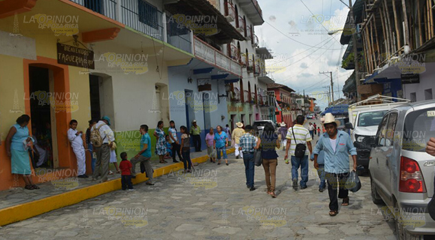 Entregan credenciales para adultos mayores en Zozocolco
