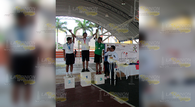 En Tihuatlán fomentan el deporte y valores entre niños de nivel primaria