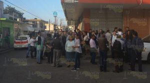 Mantienen protesta; no permiten acceso al personal del SAT