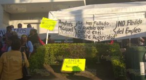 Mantienen protesta; no permiten acceso al personal del SAT