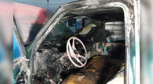 Por un corto camioneta se chamusca en Martínez de la Torre