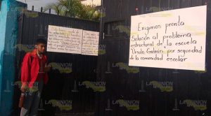 ¡A punto de derrumbarse otra escuela peligrosa en Tuxpan! ¡A punto de derrumbarse otra escuela peligrosa en Tuxpan!