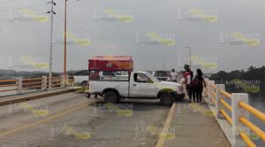 Campesinos bloquean el Puente Tuxpan; denuncian agresión policiaca