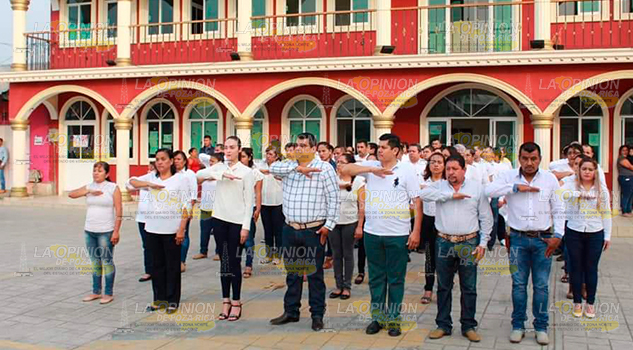 Conmemoran el 102 aniversario de la Constitución Política de los Estados Unidos Mexicanos