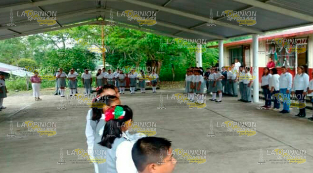 Tienen semanas sin maestro en secundaria de Zacamixtle